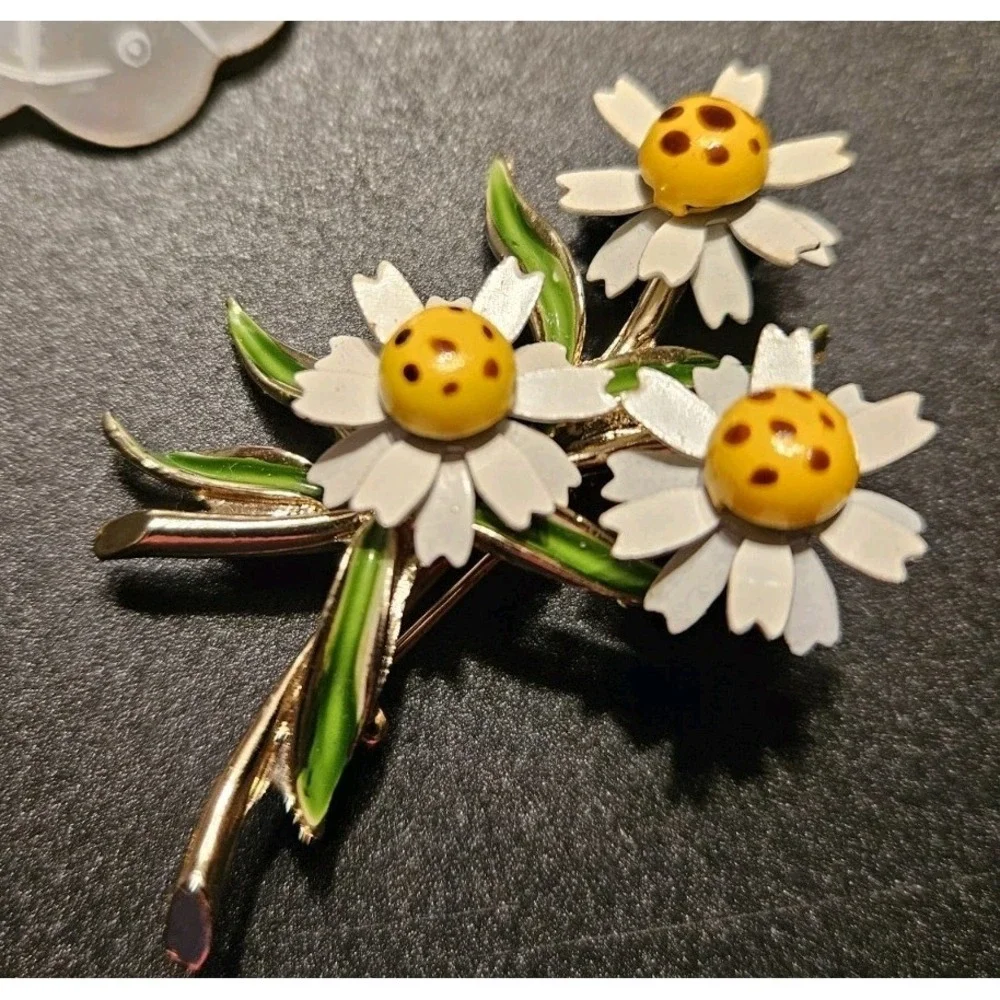Vintage Lot of Brooches (620)